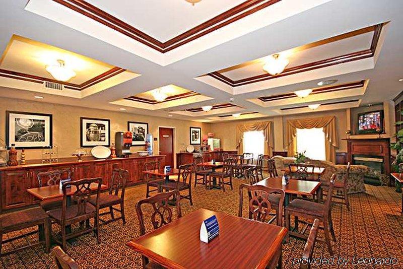 Hotel Hampton Greensboro East / 3*